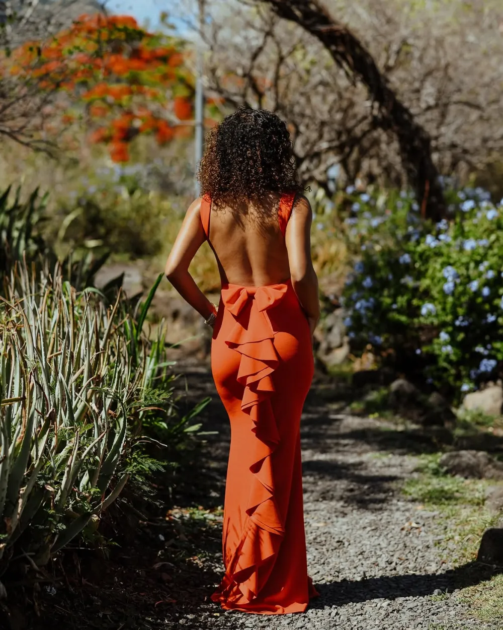 Robe longue corail de la collection ANNA DRESS', boutique de mode féminine à Saint-Denis